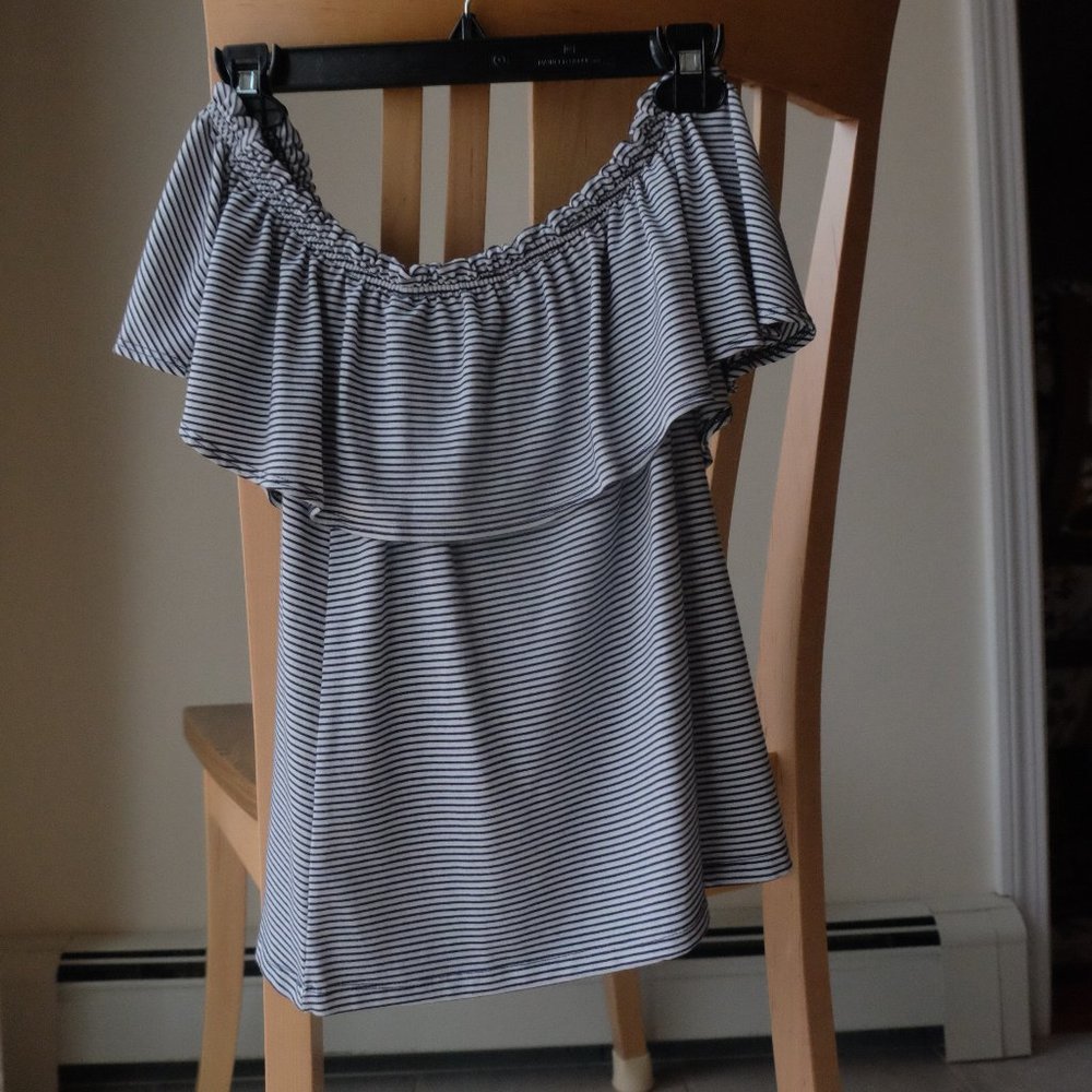 NWOT Abercrombie & Fitch off-shoulder black striped  t-shirt